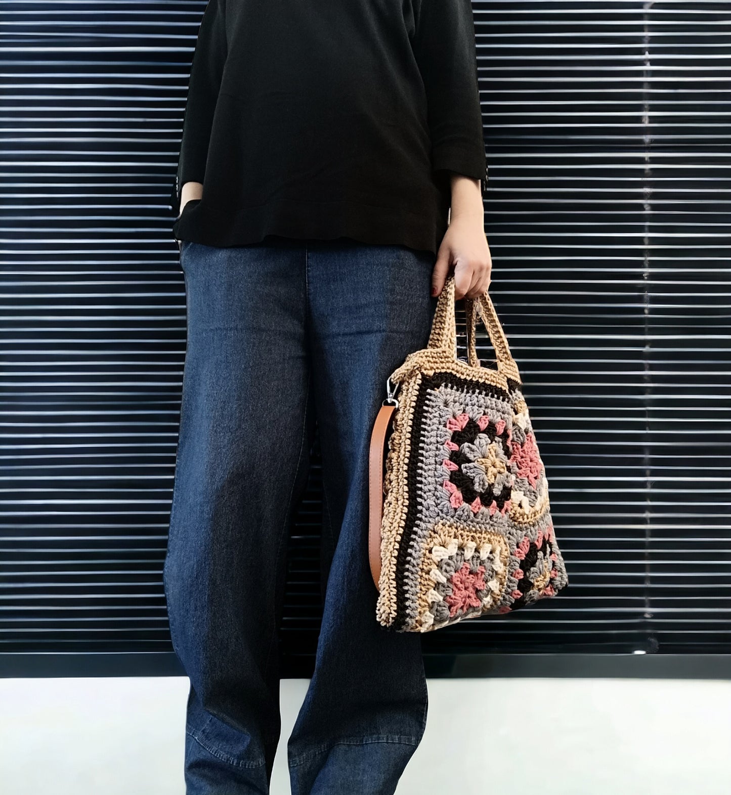 Borsa estiva all'uncinetto in stile granny