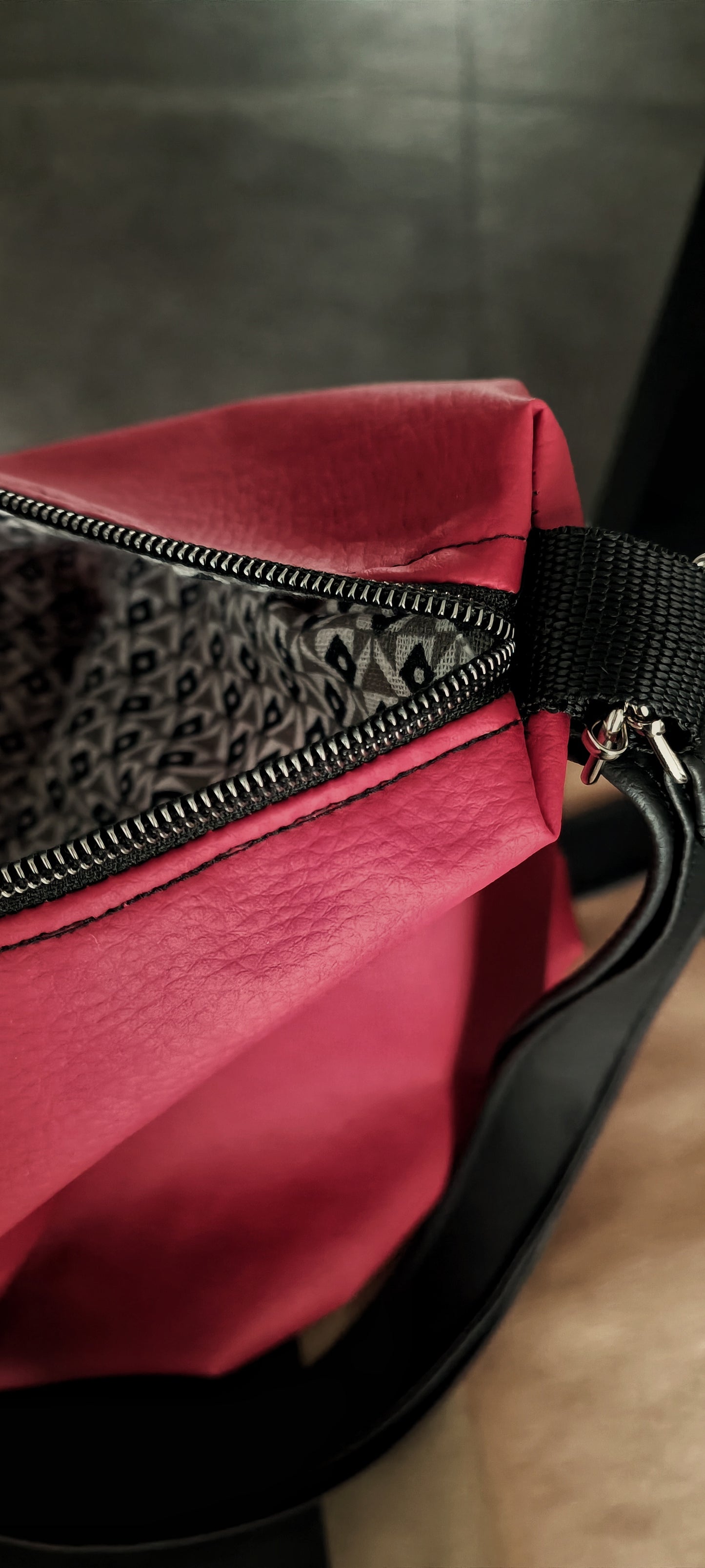 Borsa zaino in pelle sintetica rossa