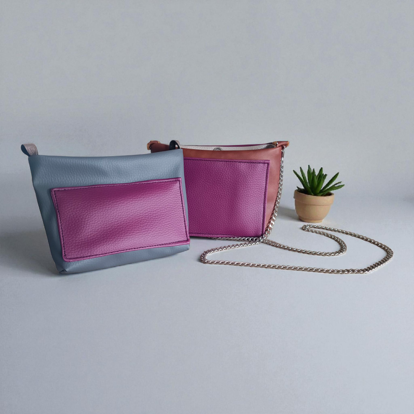 Micro bag grigia in pelle sintetica