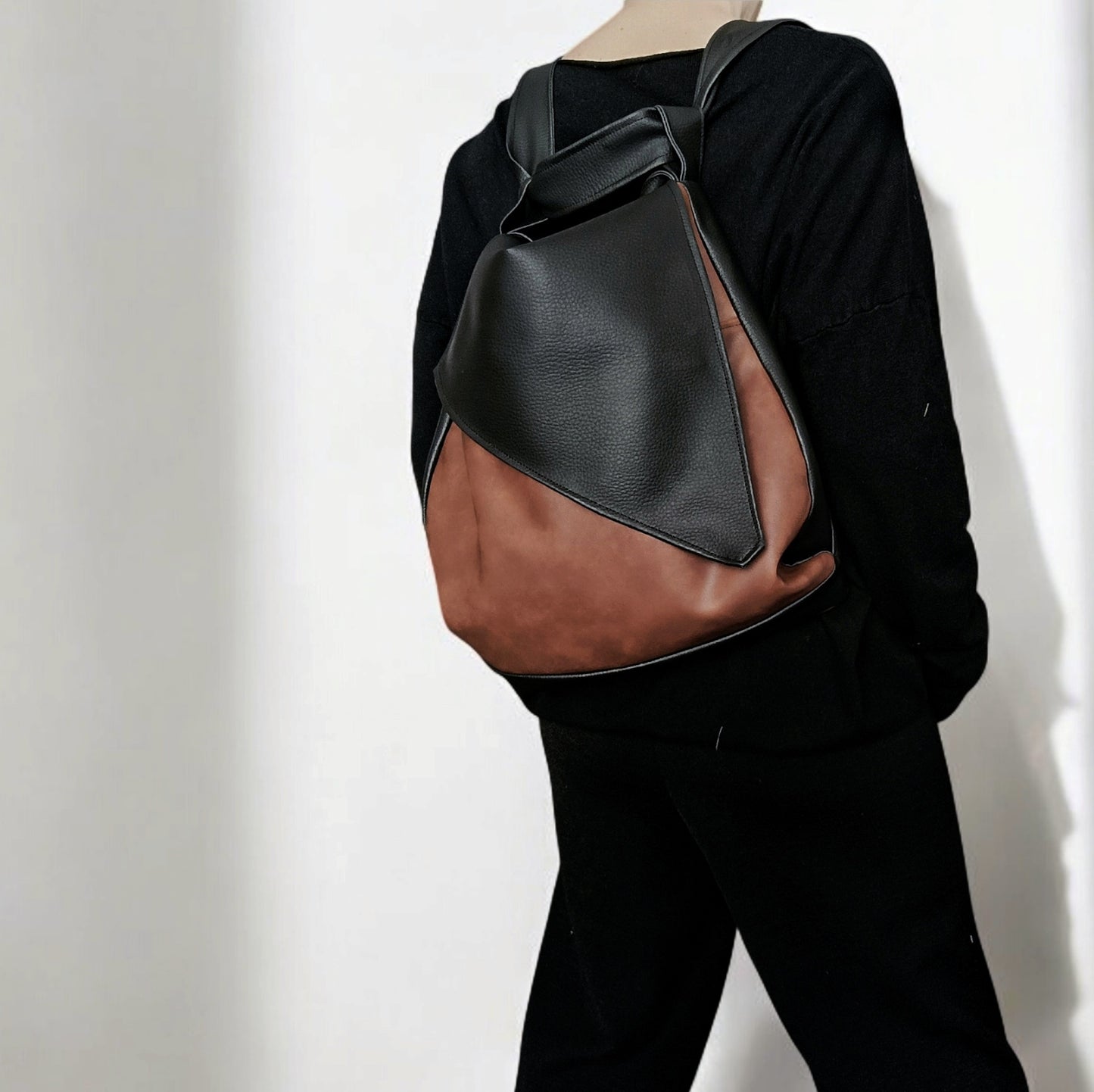Borsa convertibile in zainetto in pelle sintetica