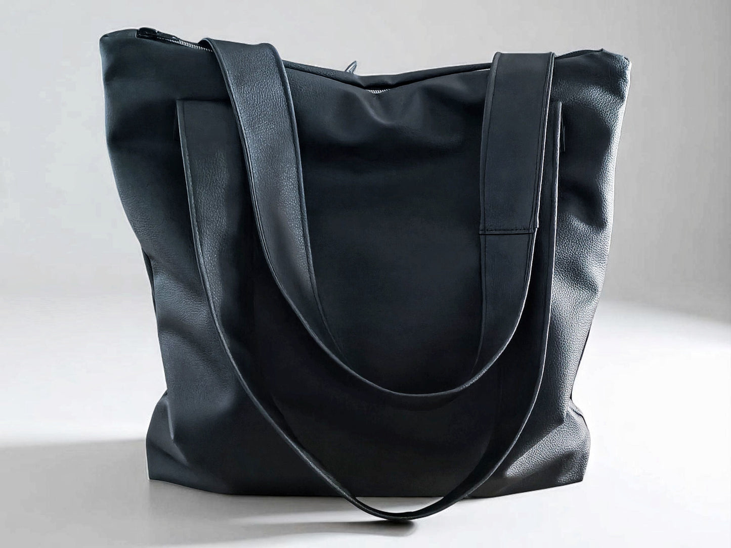 Tote bag nera in pelle sintetica