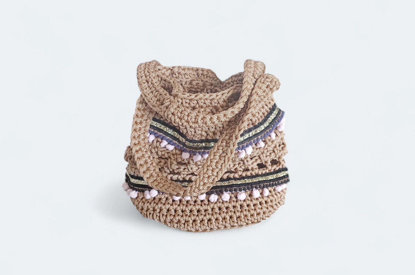 Borsetta Estiva Uncinetto Fatta a Mano – Borsa Boho Donna – Borsa Mare con Pon Pon – Accessorio Artigianale Estate 2025