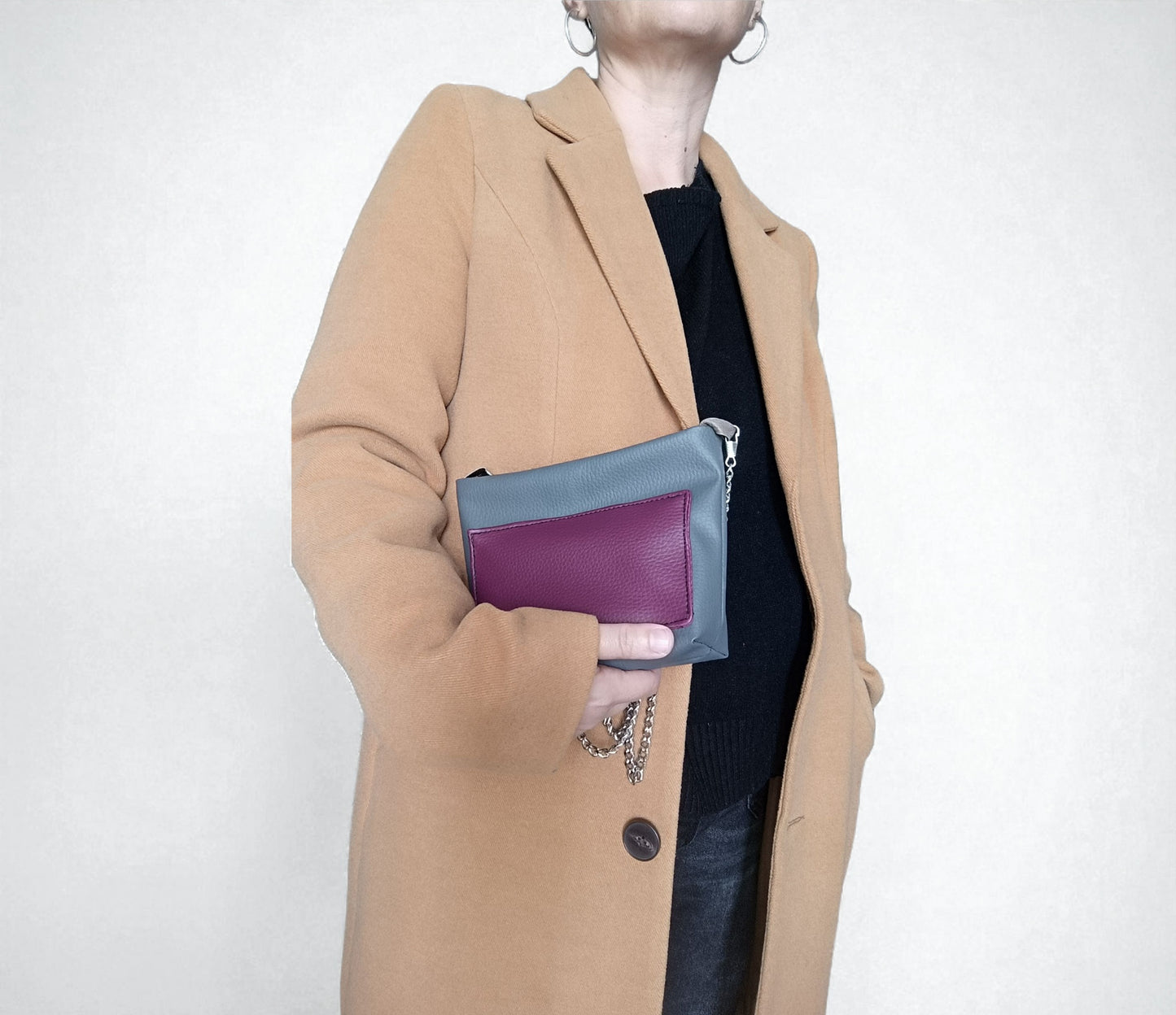 Micro bag grigia in pelle sintetica