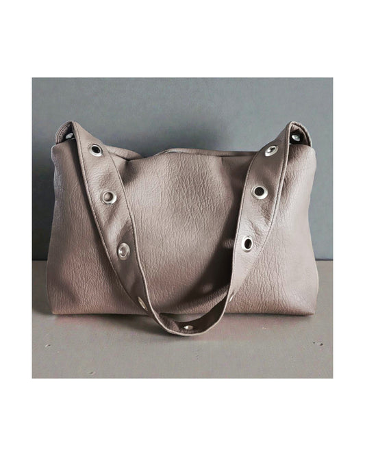 Borsa a spalla con borchie