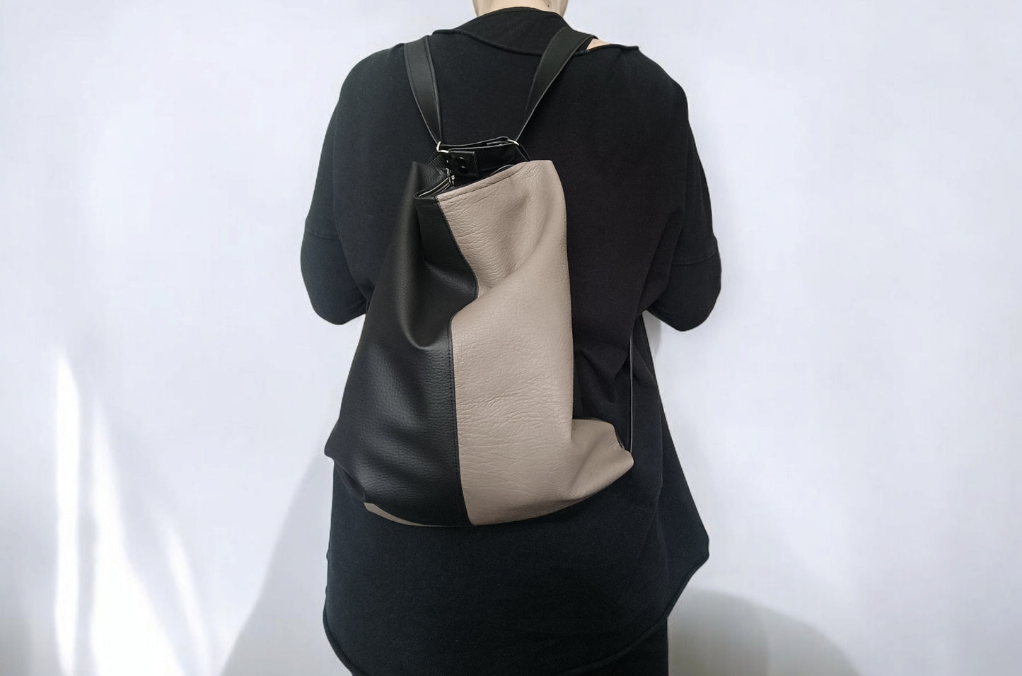 Borsa zaino in pelle sintetica