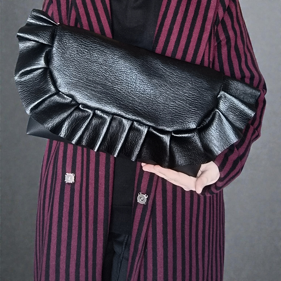 Pochette grande in pelle sintetica nera
