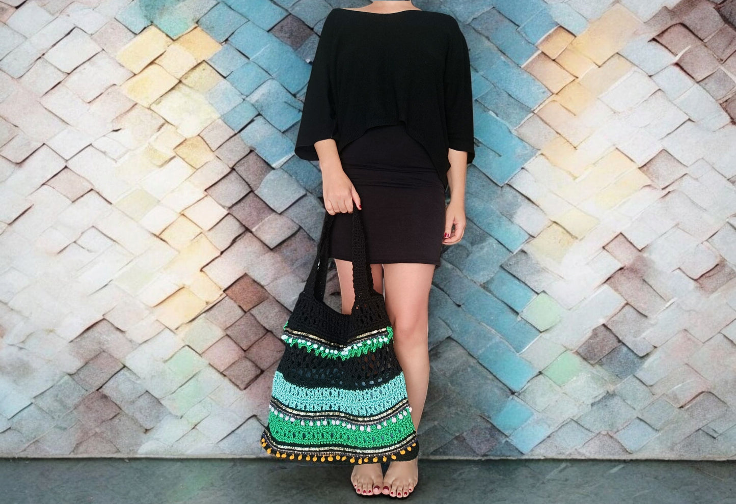 Borsa crochet a spalla boho nera e verde con nappine – borsa mare artigianale con inner bag – borsa uncinetto estiva fatta a mano